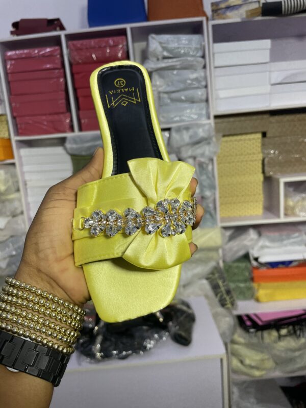 Malkia bow slippers